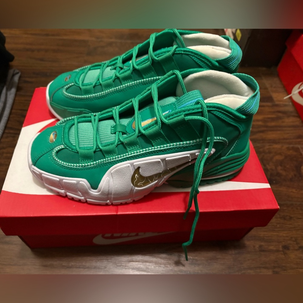 Nike Kids Emerald Green Sneakers 4Y NIB
